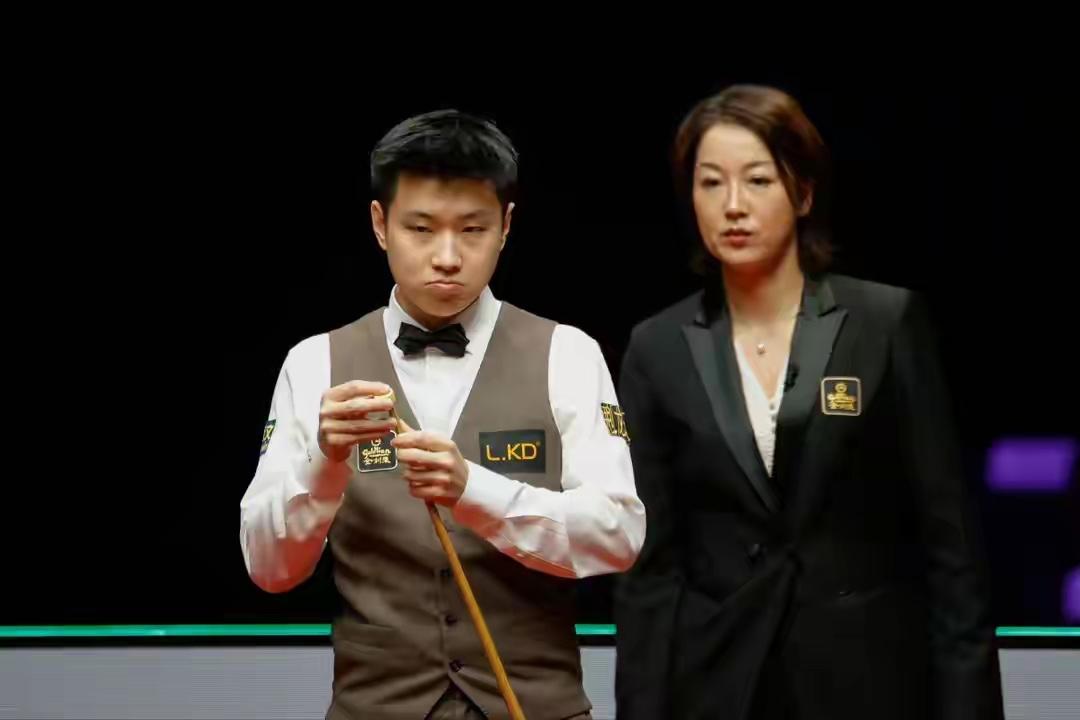 2月8日，斯诺克世界大奖赛诞生新的冠军，中国名将赵心童10-6战胜同胞张安达，首