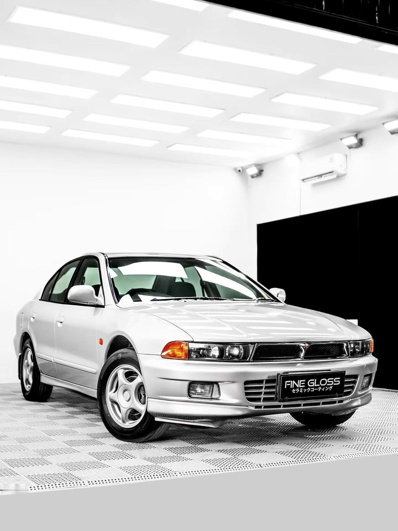 三菱Galant ST V6。如果说90年代的日系性能车是一群锋芒毕露的少年，那