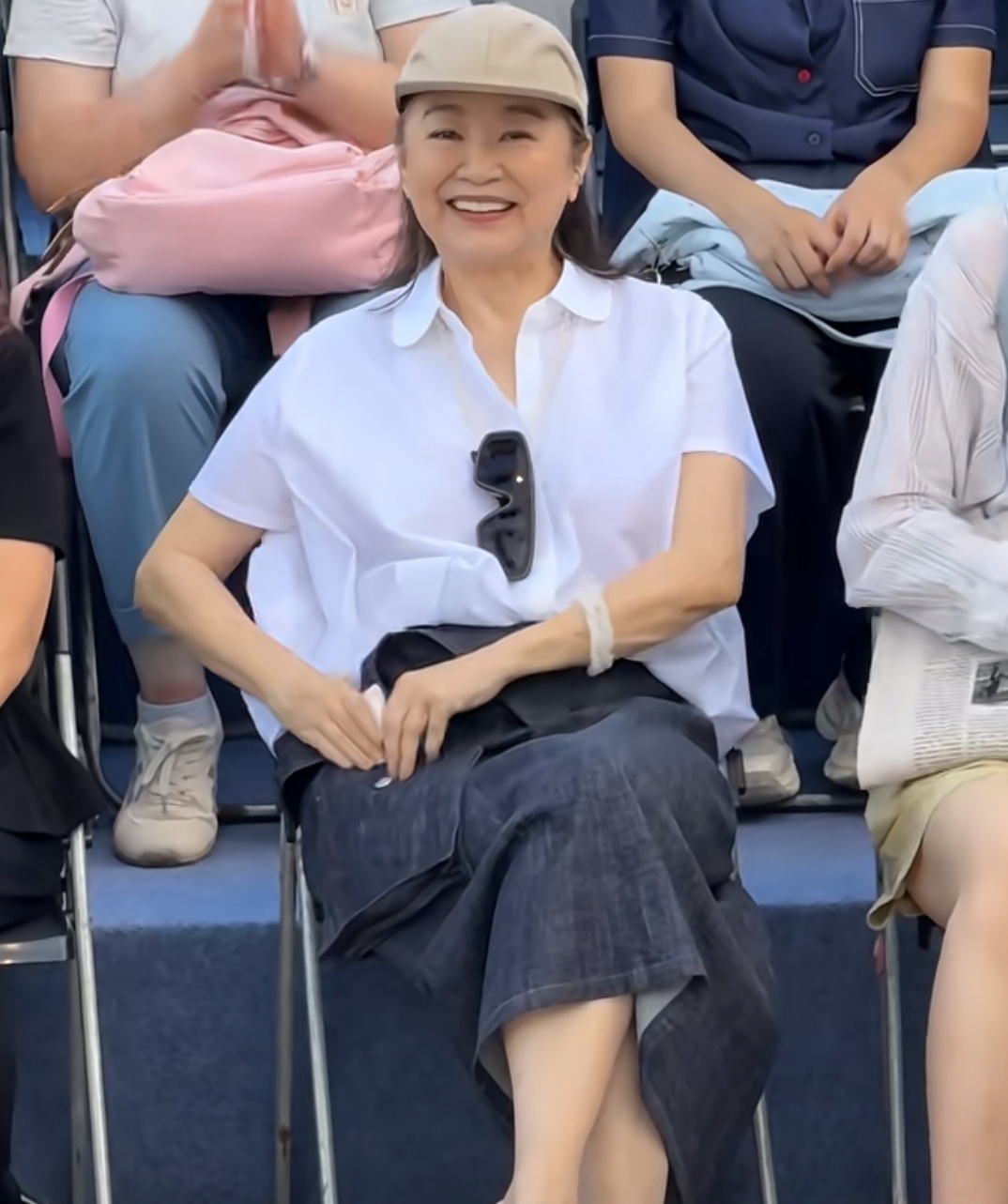 林青霞这才是真正优雅的老去都说美人怕迟暮，可在林青霞身上，只看到了岁月沉淀下来的