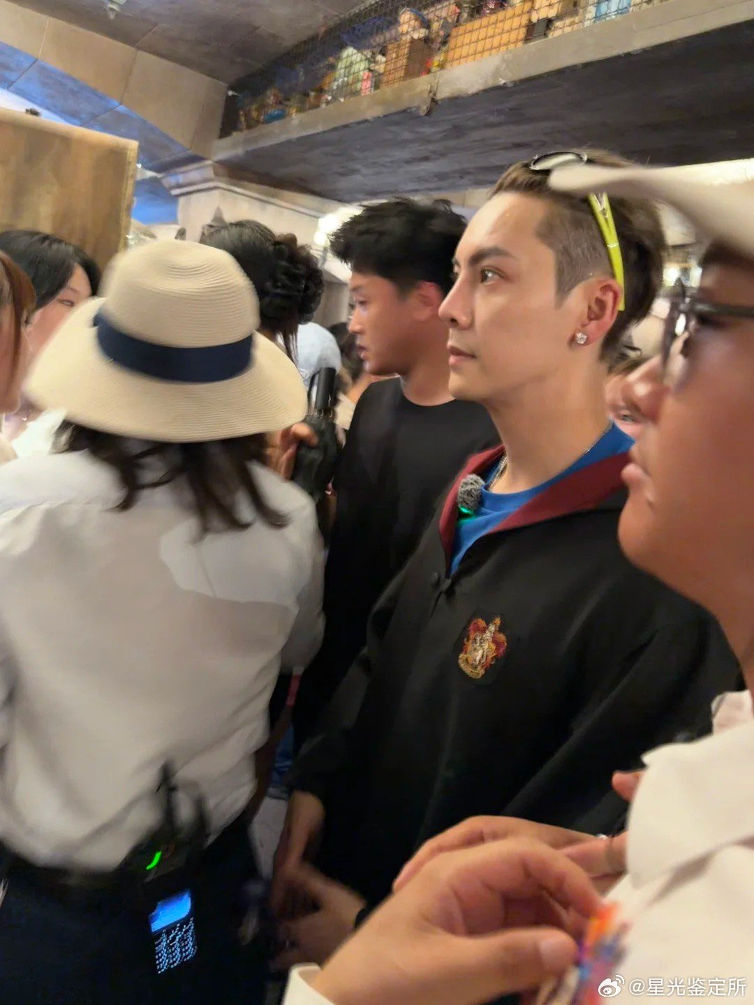 陈伟霆在环球cos哈利波特九门 陈伟霆这波环球哈利波特cos直接给我整破防了，一