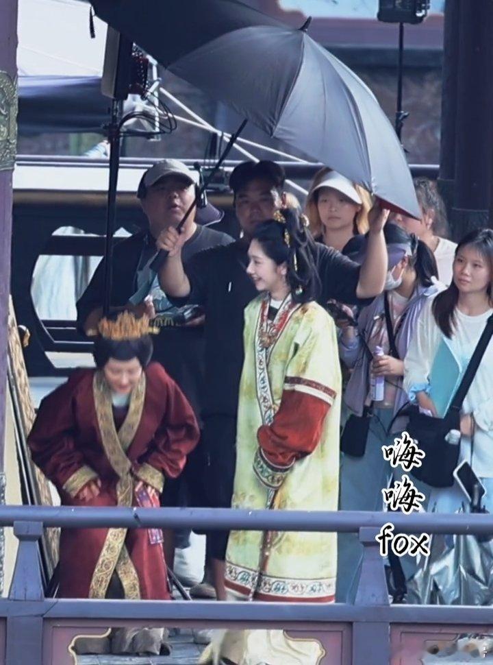 杨幂杨幂粉丝拍杨幂原声杨幂转身听取萌声一片 谁敢听杨幂粉丝原声，梦女病犯了，一转