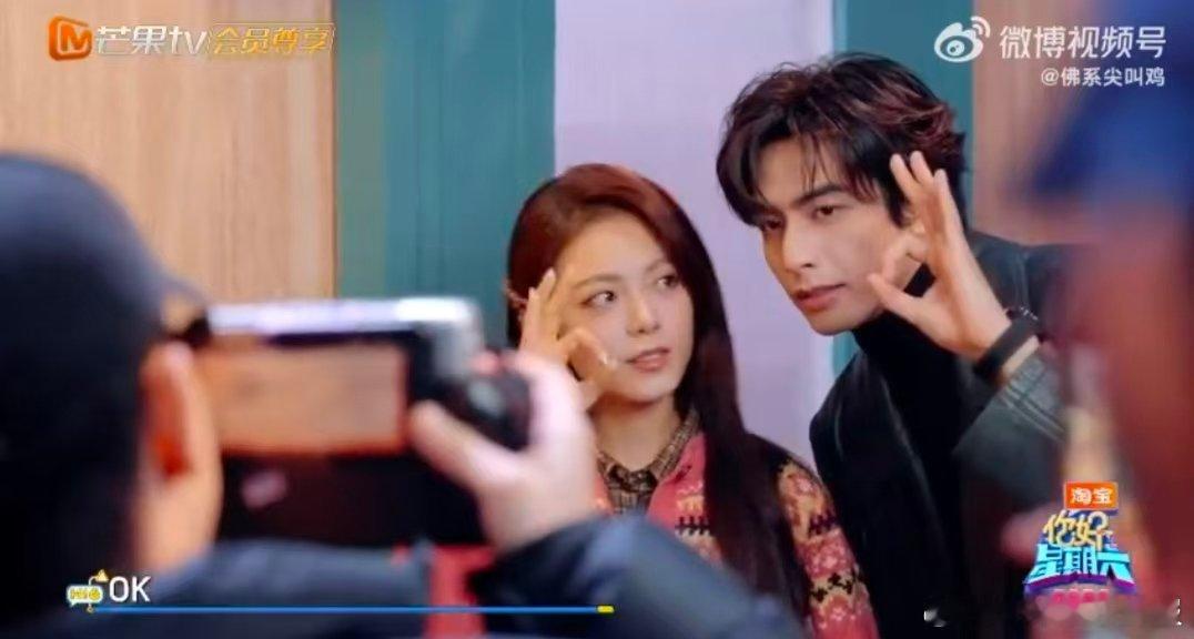 连赵今麦拍照都控制不住自己的剪刀手你好星期六 谁懂这种拍照姿势匮乏的痛？连赵今麦