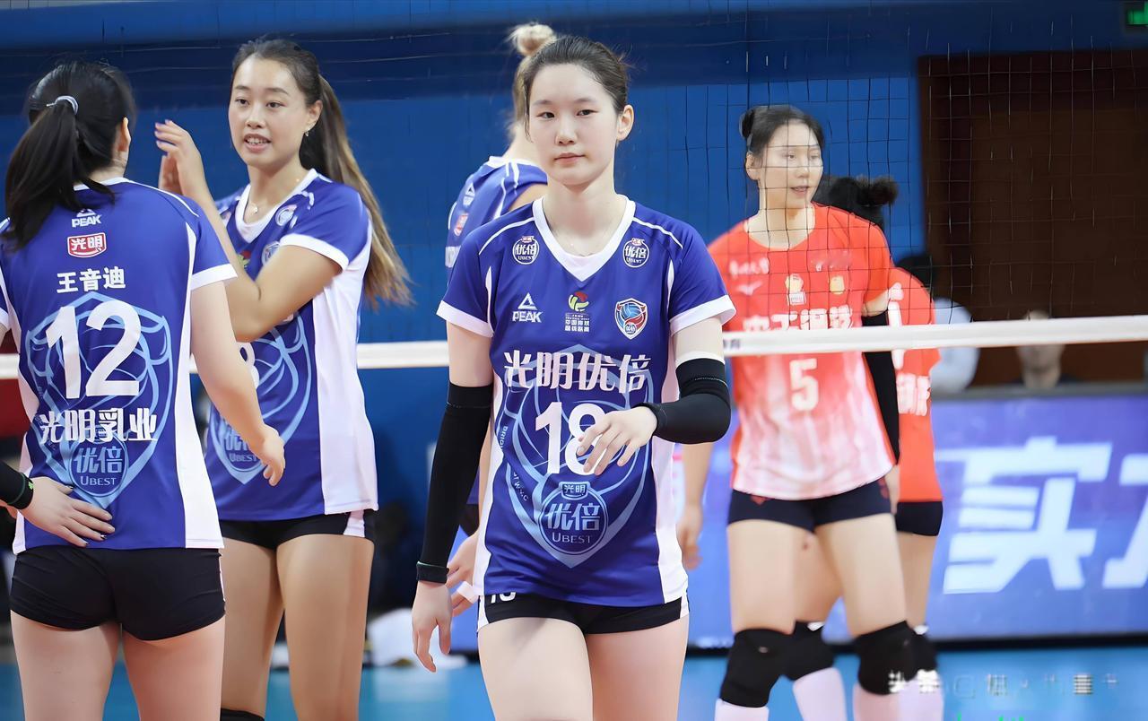 上海女排豪取常规赛冠军！而且战绩非常强势！应该说本赛季冠军基本没有悬念了！这样蔡