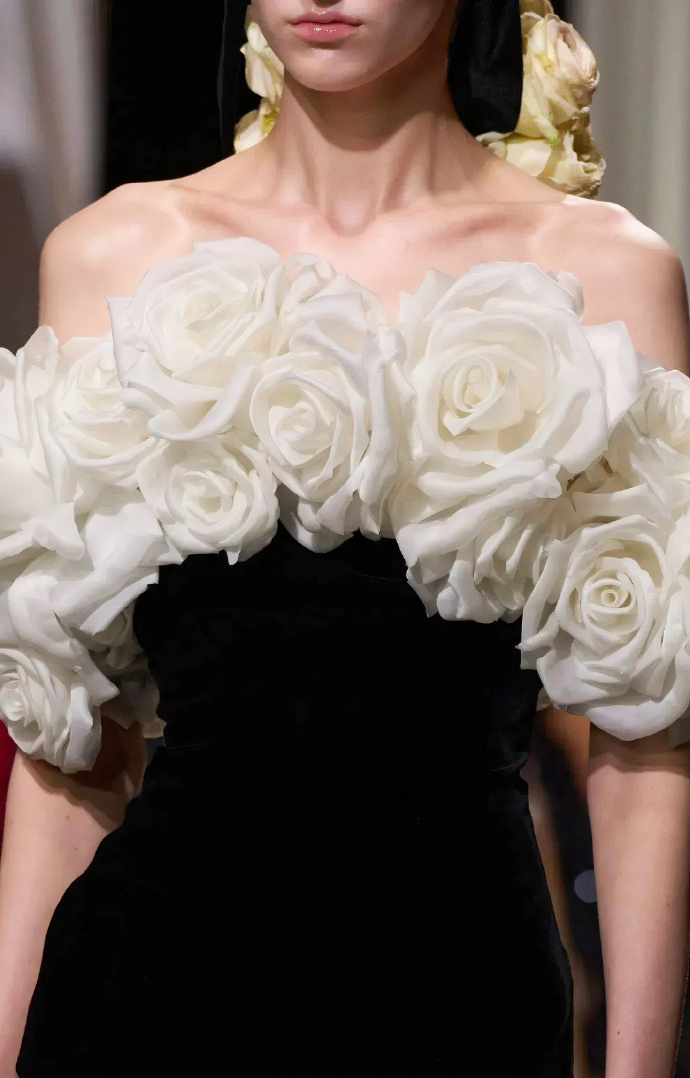 Giambattista Valli S/S 2024 | 玫瑰庄园 