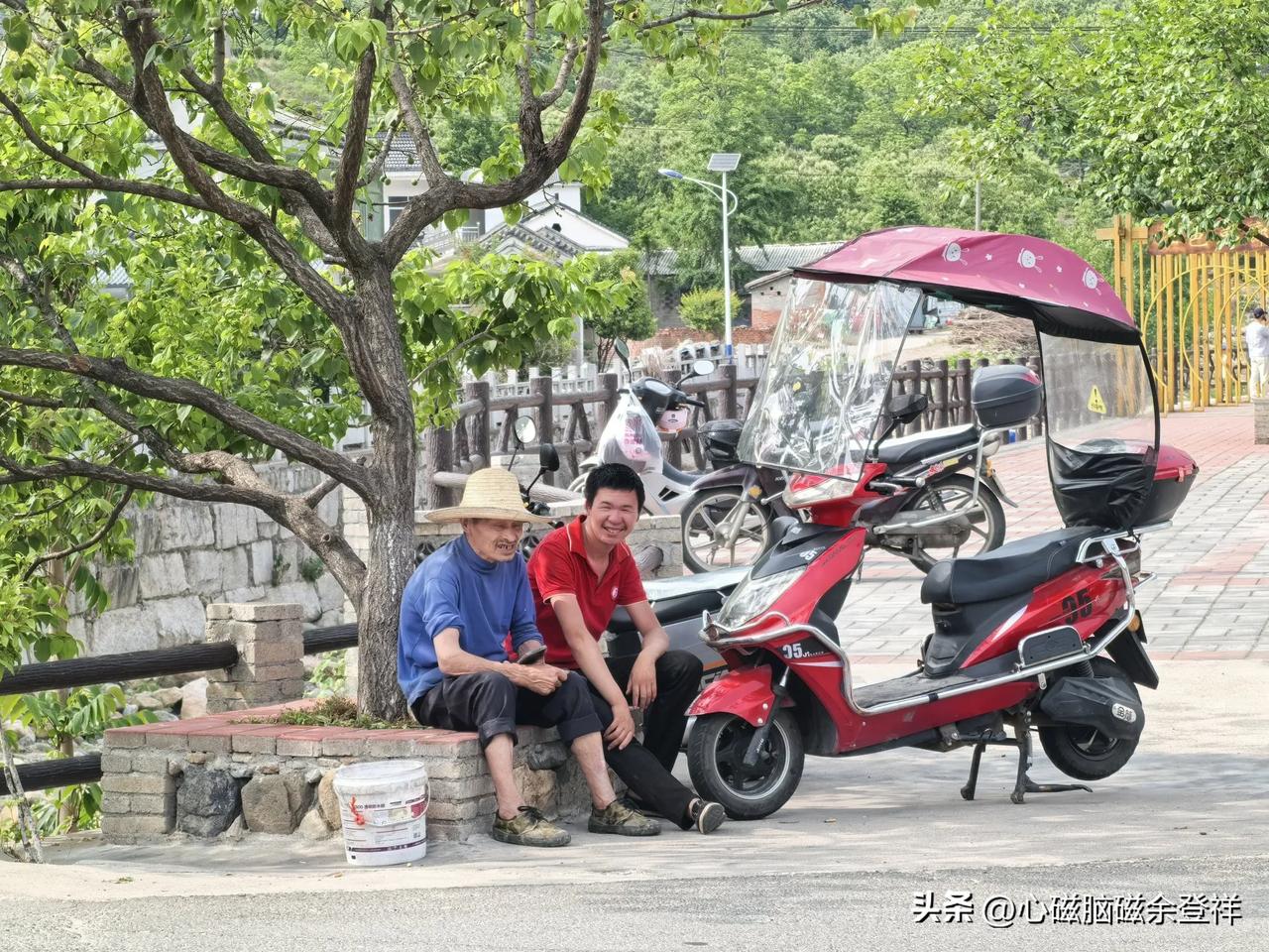 人生感悟
​       昨天中午，到达权店塘畈看望一个亲戚，惊闻该村老支书，以