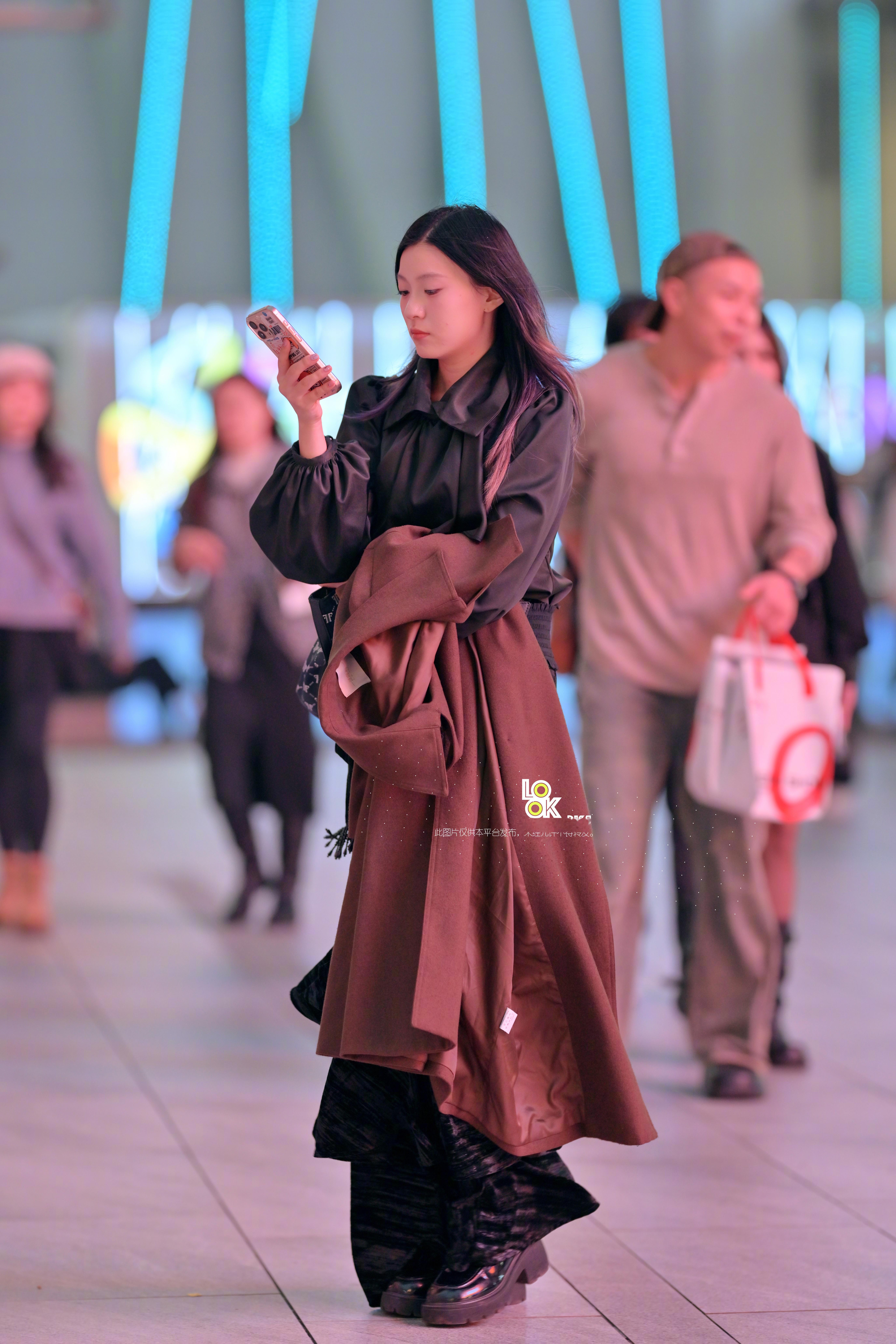 下午四点各位应该都放假 下班了吧？ 