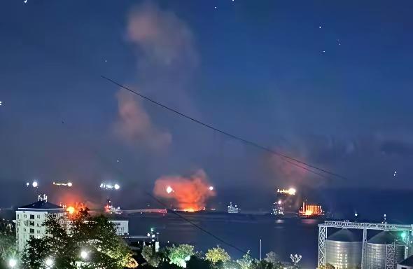 轰炸继续，俄罗斯港口已经基本失去了防空能力。本月3日，乌克兰又对俄罗斯能源设施出