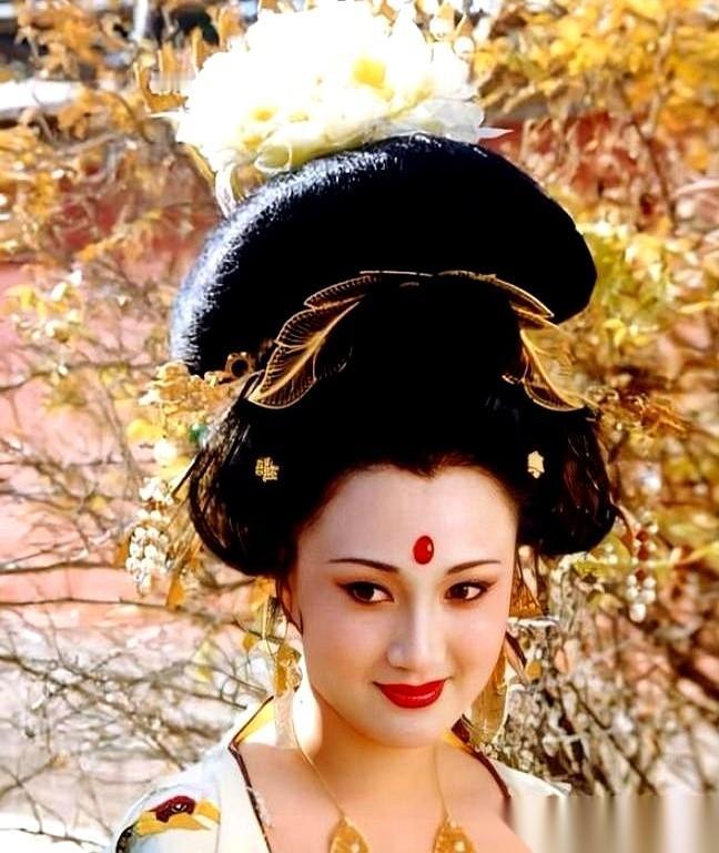 “爹，那是我媳妇儿。”
我估摸着，寿王李琩当时心里也就剩下这么一句大白话了。可惜