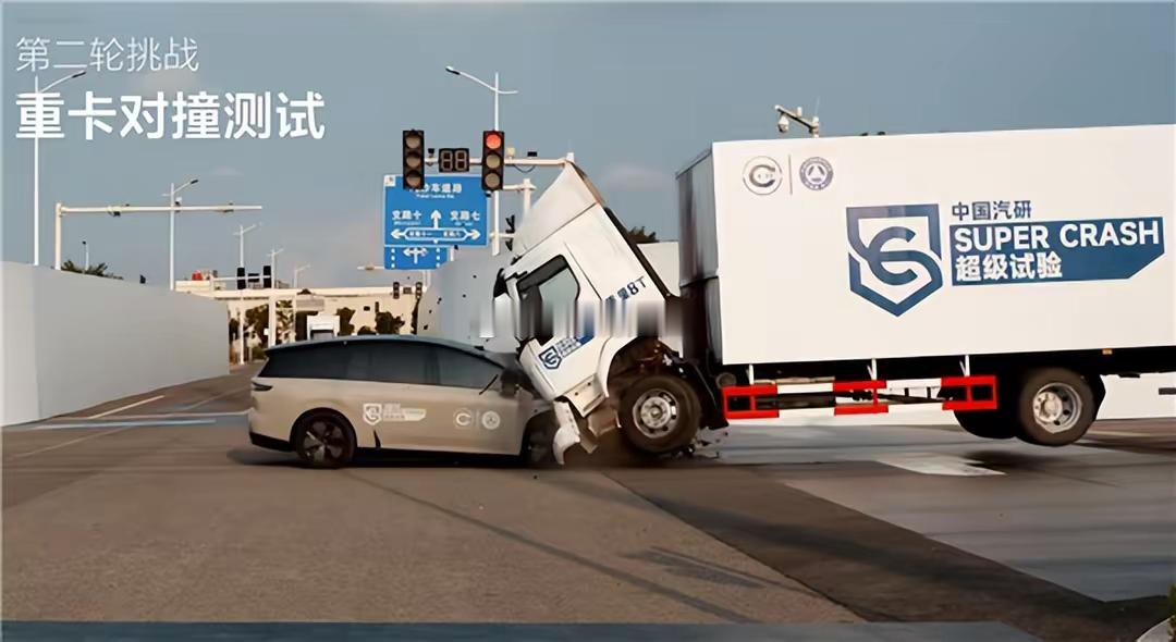 理想 i8 “撞赢” 8 吨重卡？乘龙卡车怒了：法务已介入，还甩了自家安全视频！