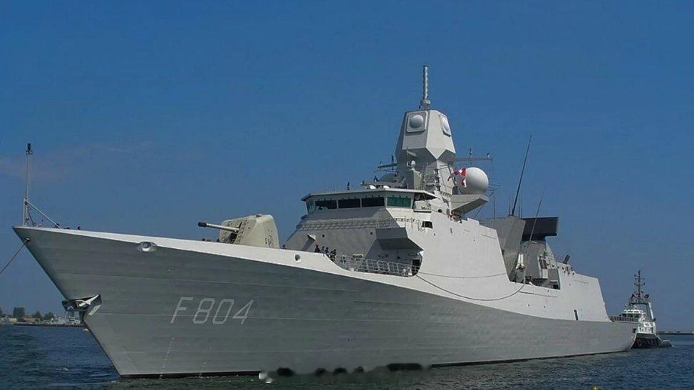 台海局势 菲律宾媒体报道称，一架中国军用直升机昨天（5月22日）曾抵近在南海航行