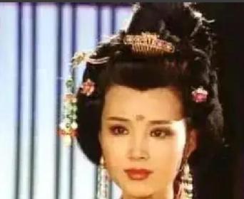 710年深夜，韦皇后正在睡觉，25岁的李隆基突然闯入，韦皇后又惊又怒：“大胆逆子