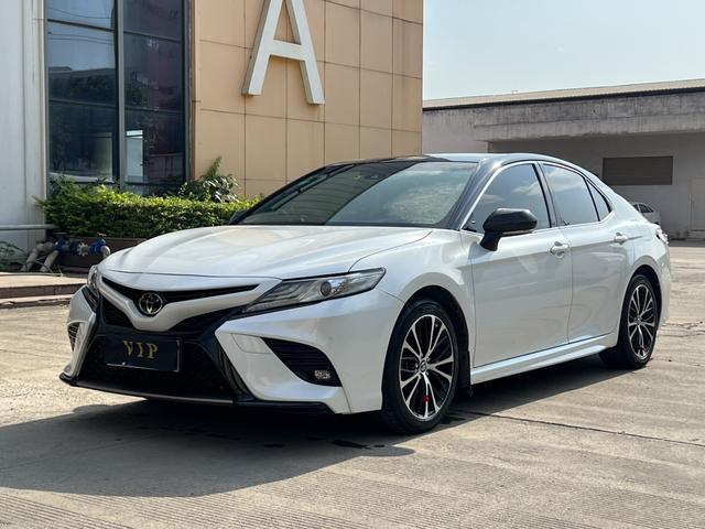 一路稳赢？实测丰田凯美瑞底盘性能，真的有那么“高级感”吗？
都说这一代丰田凯美瑞