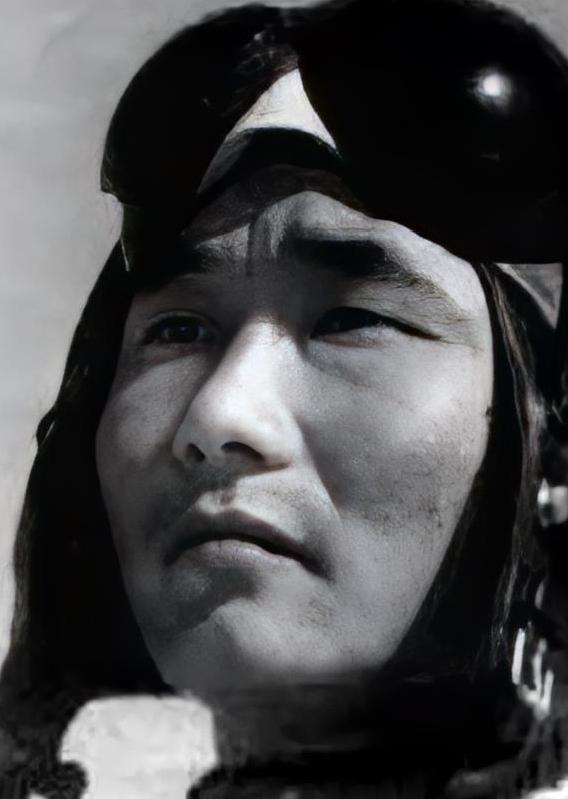 1965年3月18日，飞行员高长吉在汕头海域上空干了件让人意想不到的操作——看着