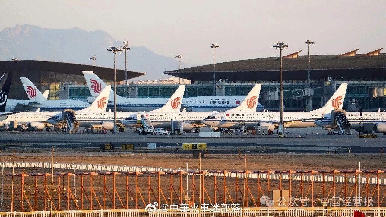 民航头条【中国民航客座率升至85% 高铁持续压缩中短途航线空间】2025年，中国