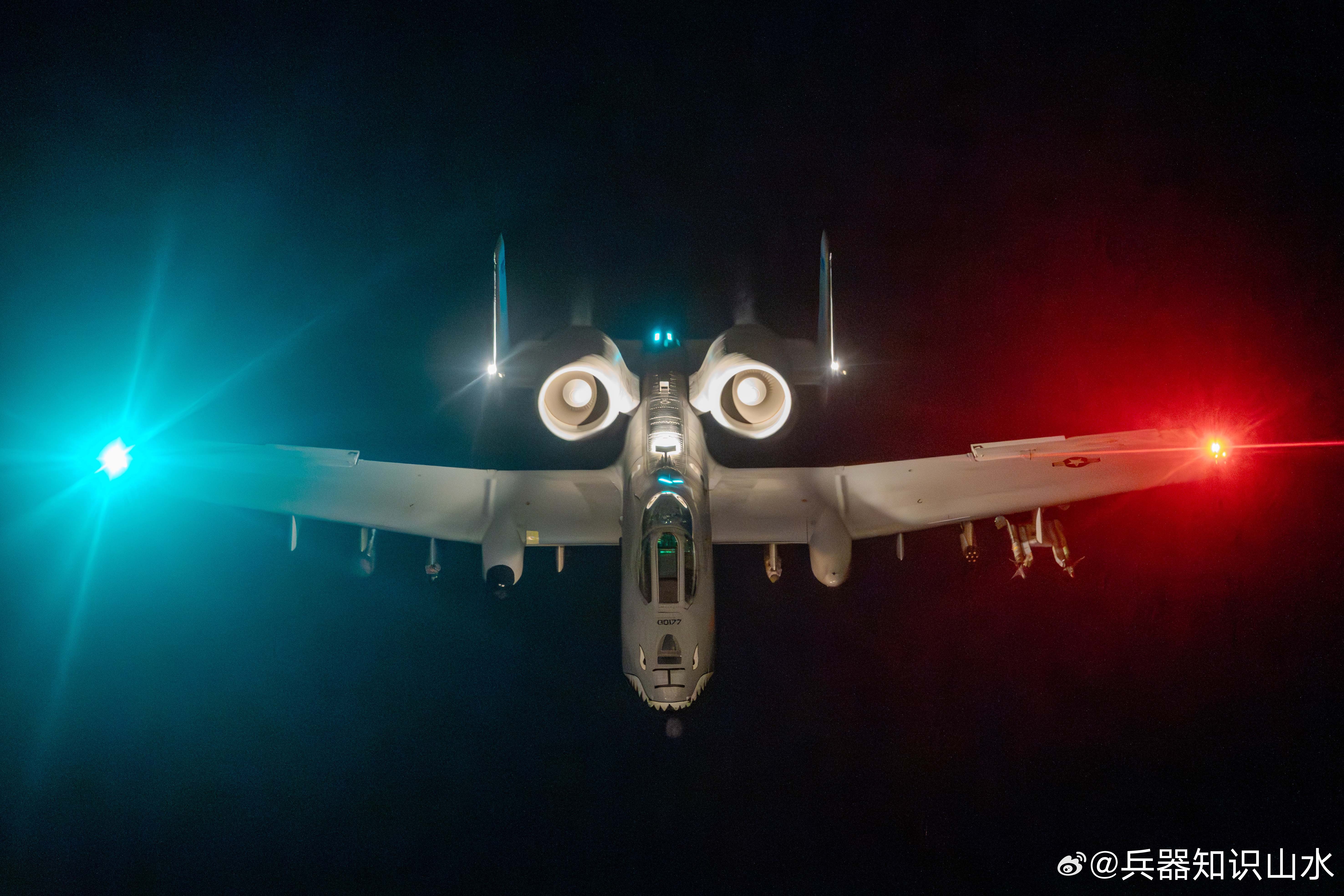 【 兵器欣赏 ： 桌面兵器    夜空中飞行的“疣猪”】 
