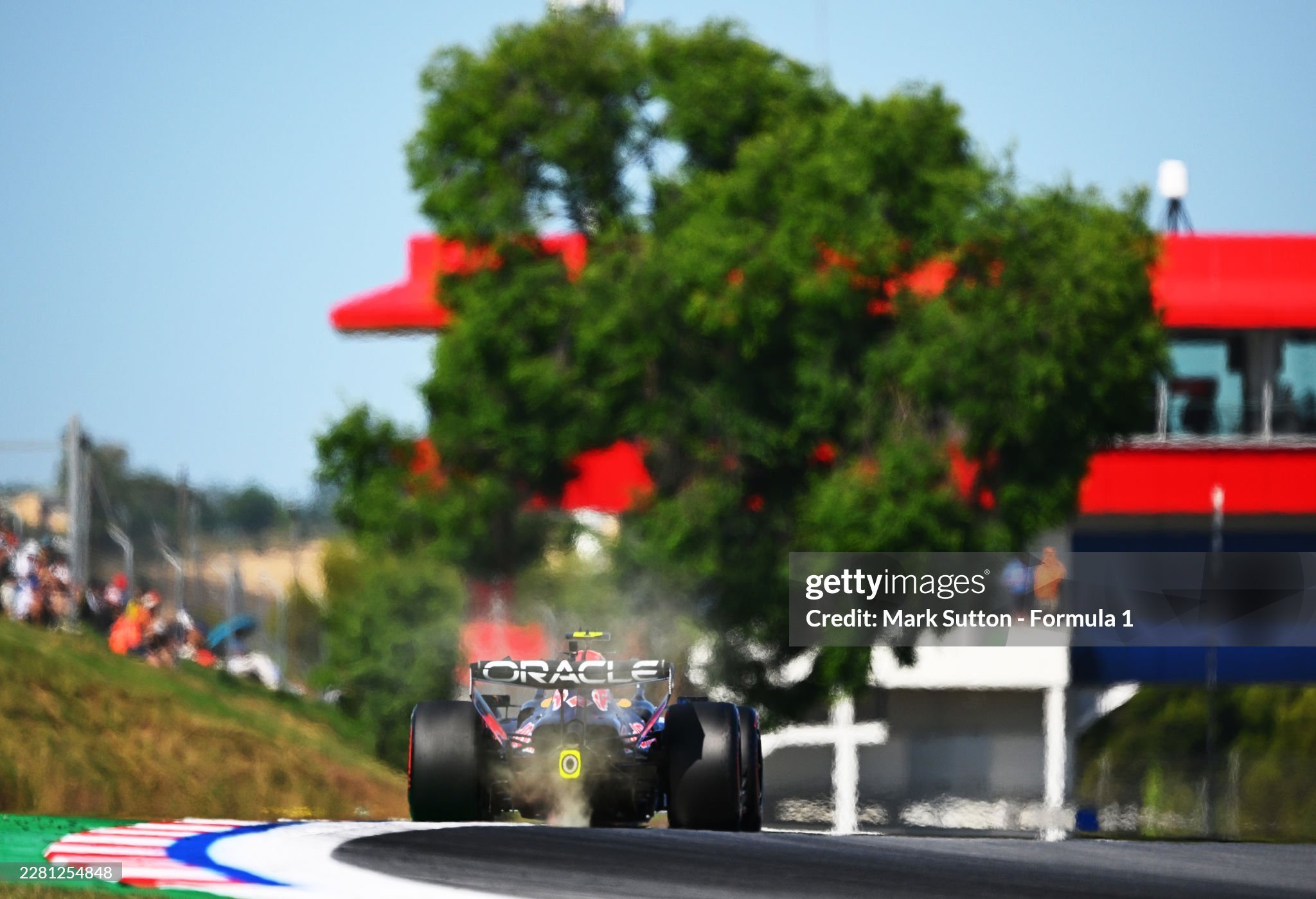 F12026F1巴塞罗那大奖赛 直线模式关闭与打开时不同的气动 