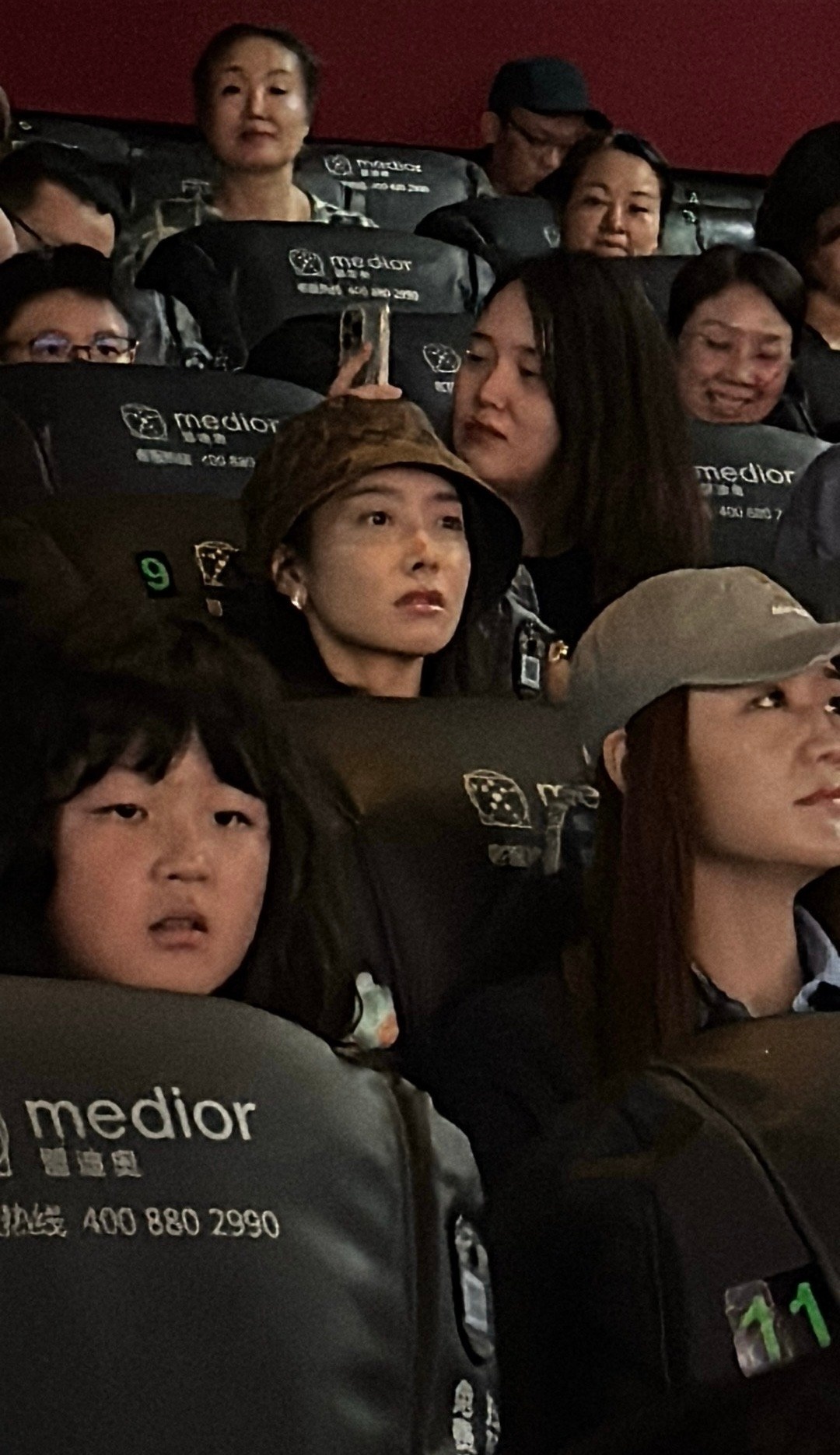 陈梦 | 电影长安的荔枝首映礼啊啊啊 卫冕奥运冠军陈梦闪现长安的荔枝首映 好漂亮