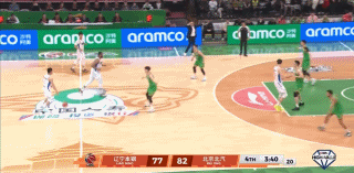 气坏教练！今晚辽宁男篮主场83比93不敌北京男篮，6连胜被终止，主教练乌戈遭遇上