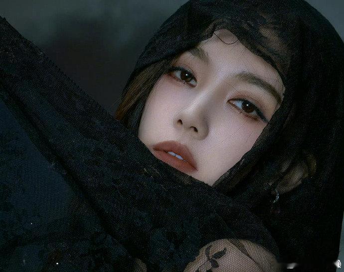 李一桐化身勾人魔女，完美到无可挑剔！ 