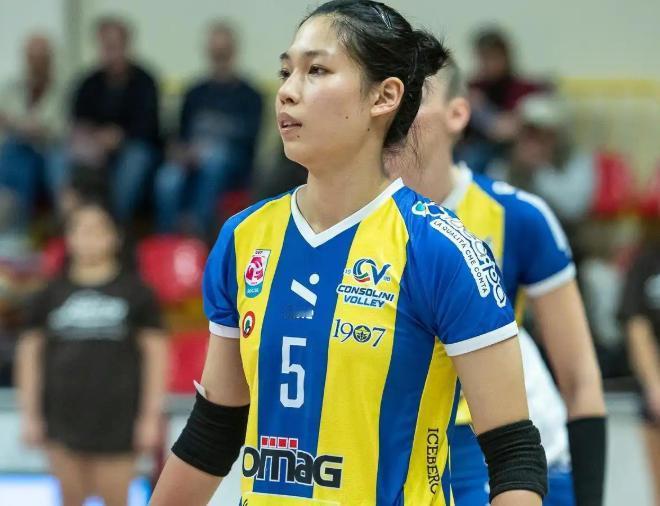 北京时间1月5日凌晨，意甲女排第18轮，圣乔瓦尼客场0比3不敌斯坎迪奇，
三局比