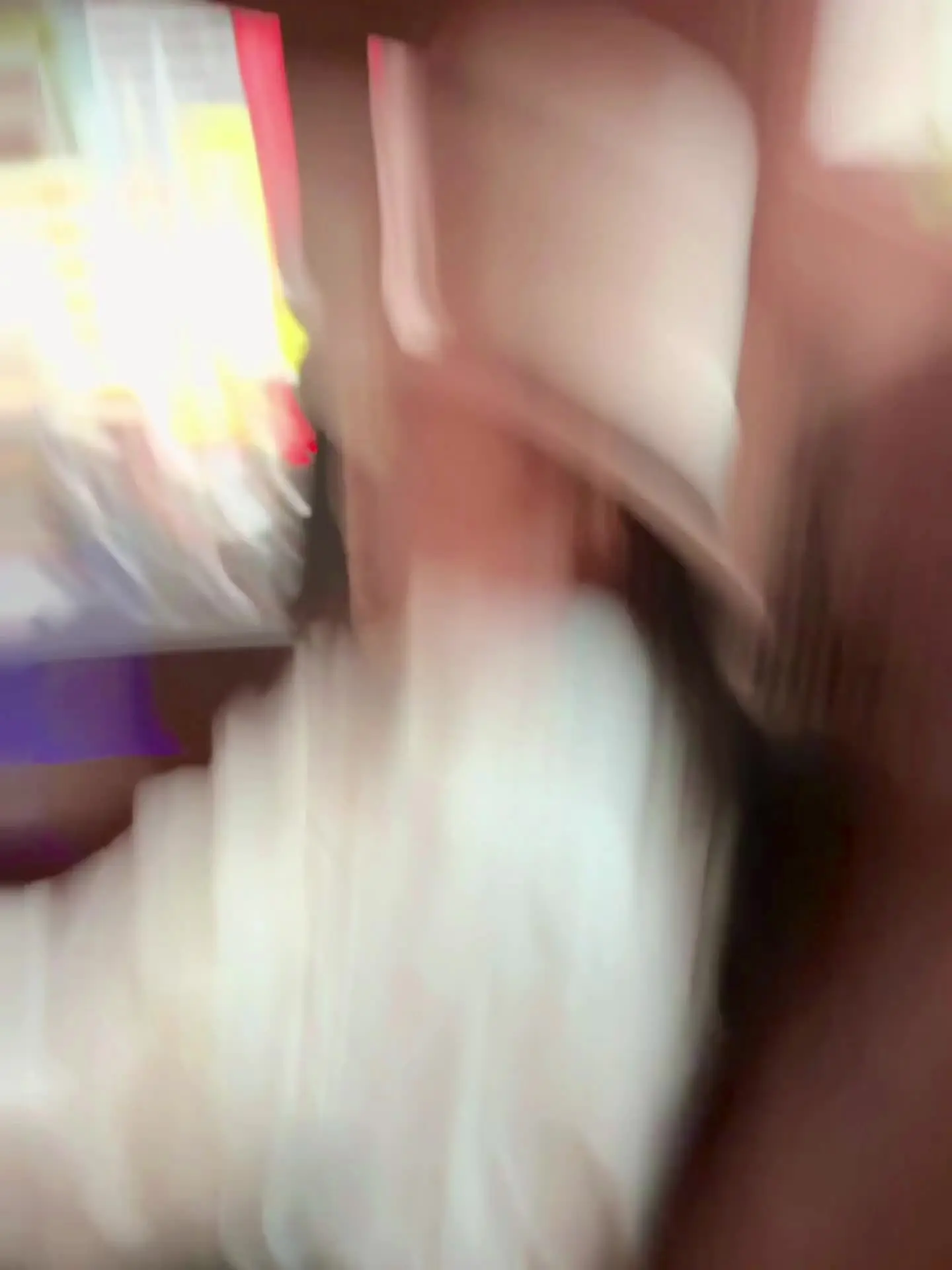 当猛然清醒停止幻想时，才发现爱是自己投射上去的幻影，只因饥渴。悲伤和绝望的狂暴。