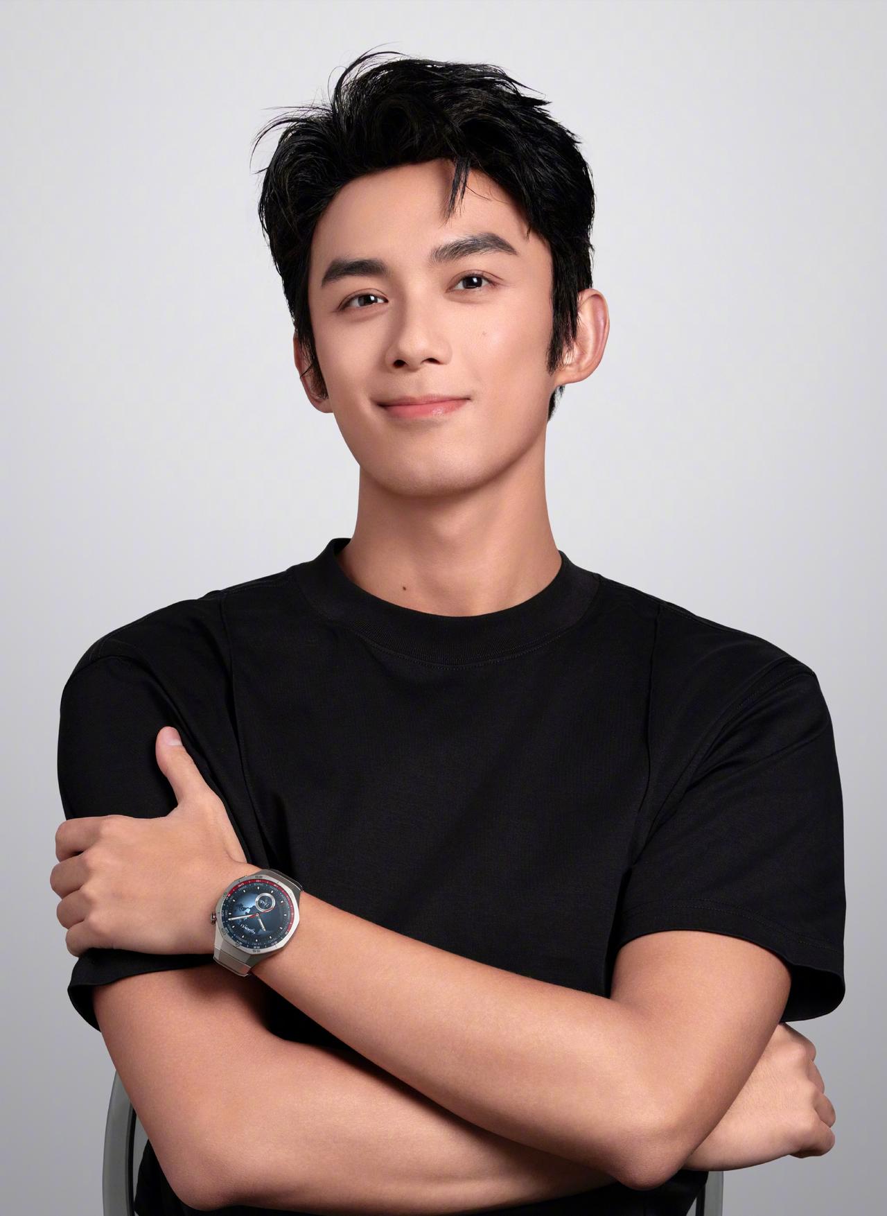 明星八卦0418🍉：
1.李小冉对上次综艺《一路繁花》的表现不太满意，在那档综