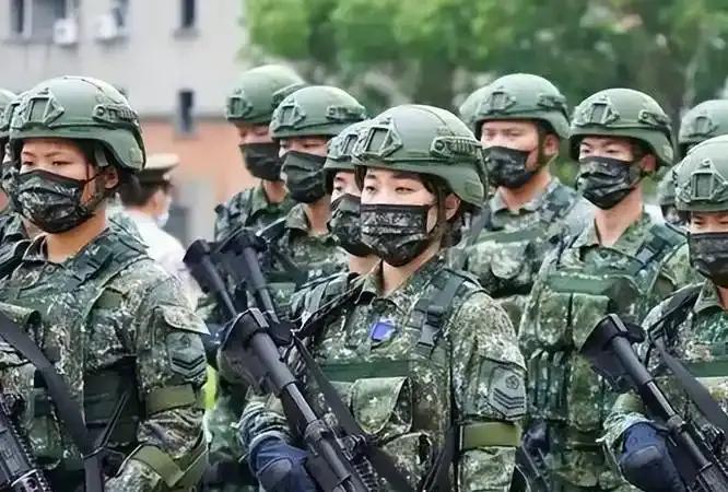 台“国防部”正式宣布，
6月21日，台湾地区防务部门正式宣布：为强化台军高战备之