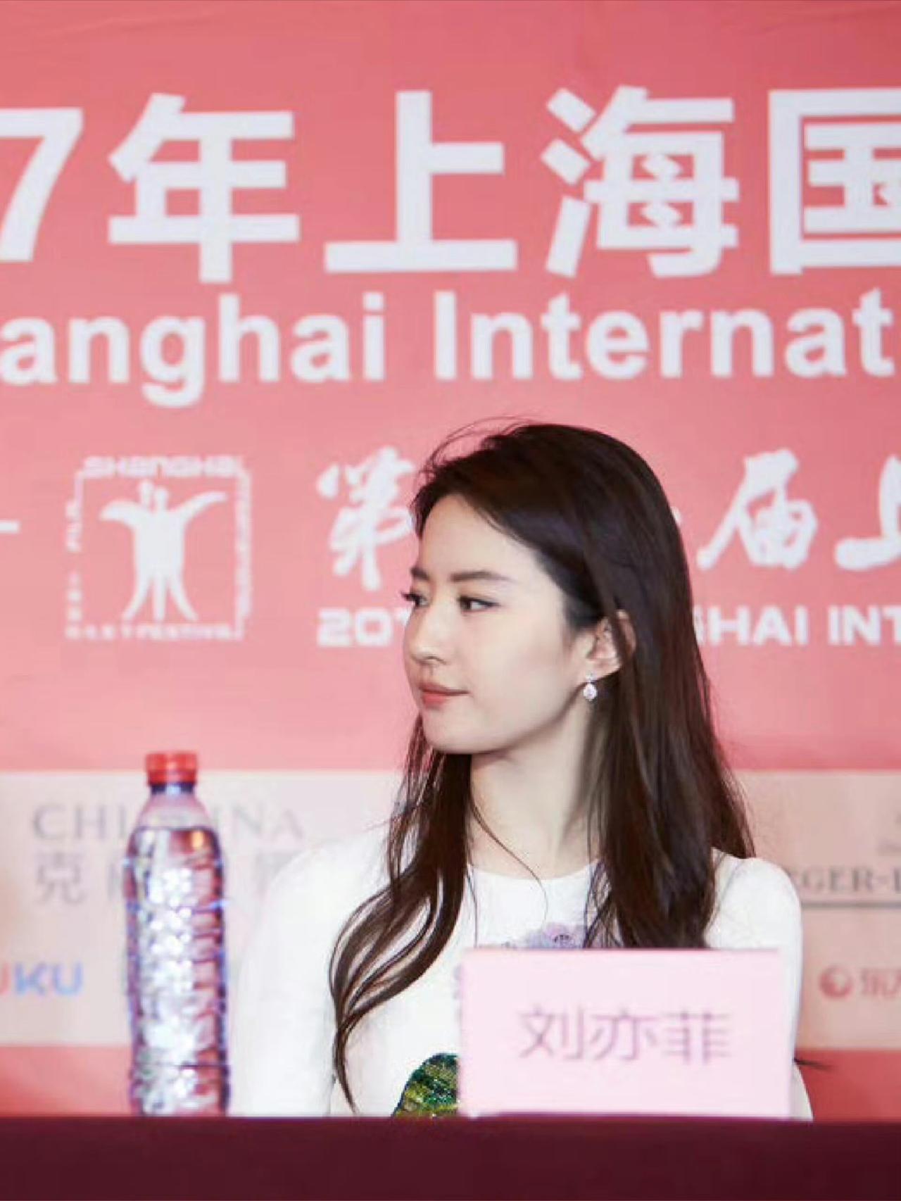 这组图，气质干净，笑容明亮，有种沁人心脾美[害羞]