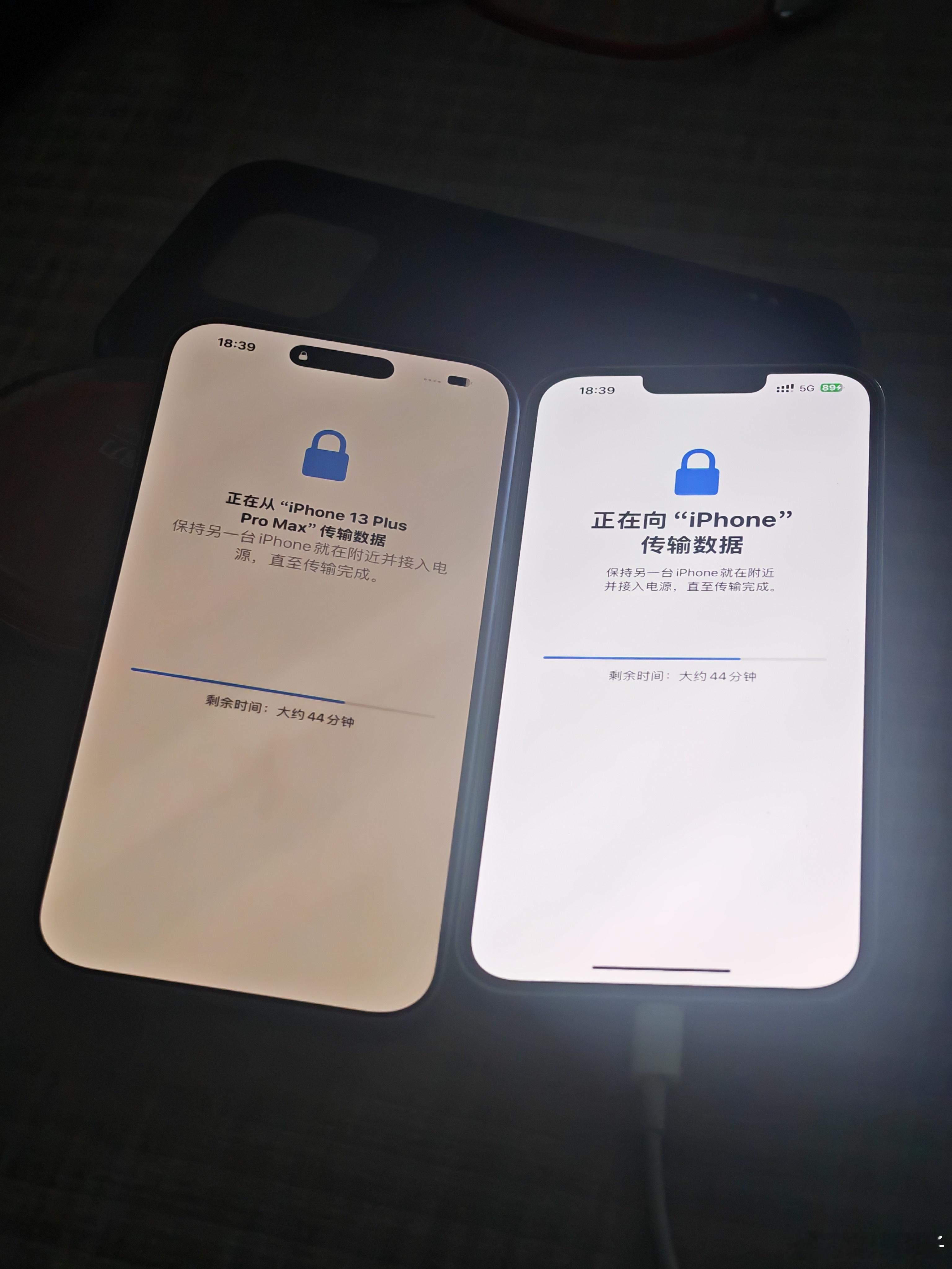 某电商平台买的iPhone18，屏幕和13相比太红了。查了下是LG GVC屏幕，
