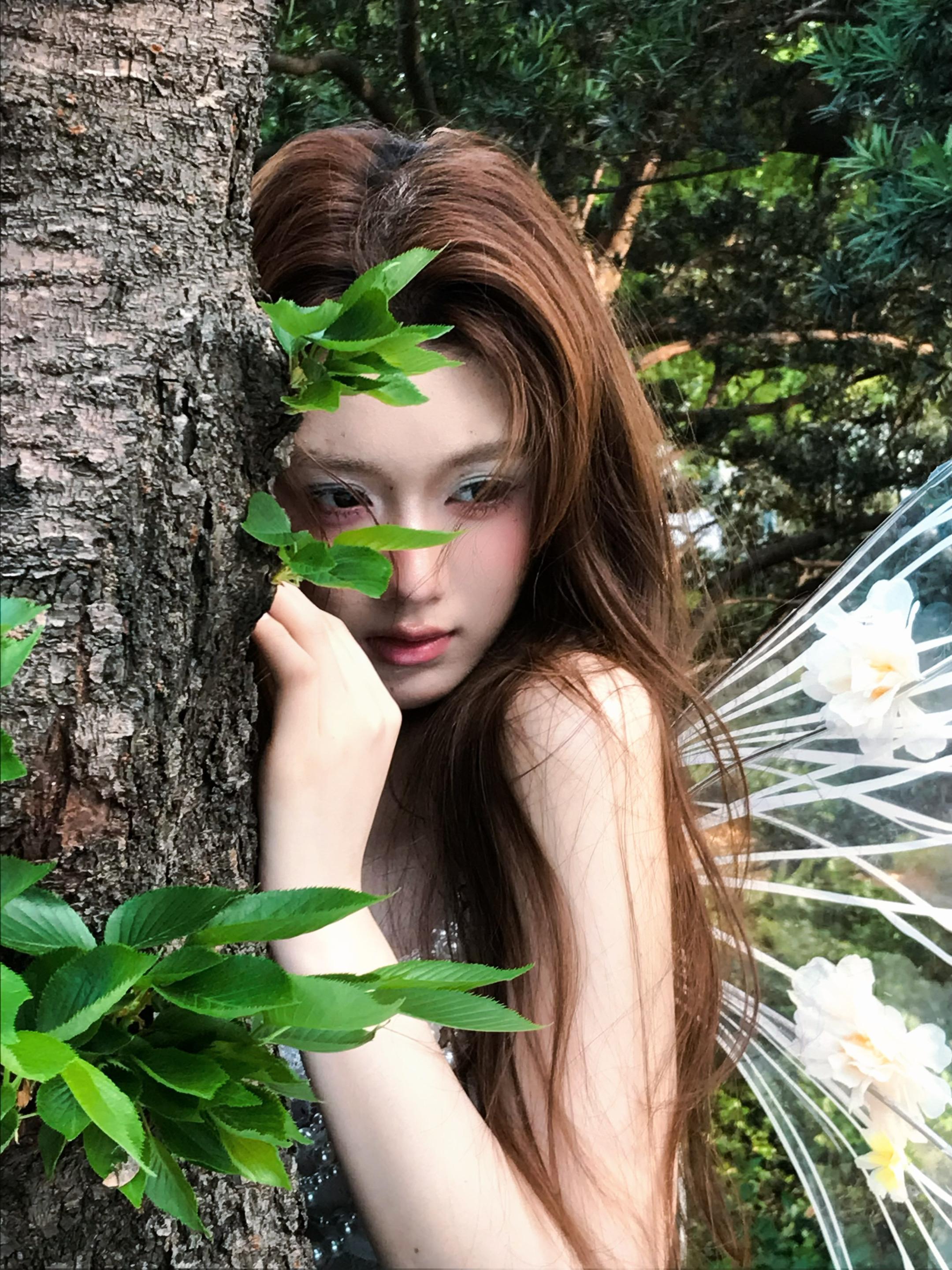 美人不是凡胎生 应是仙器灵长成。