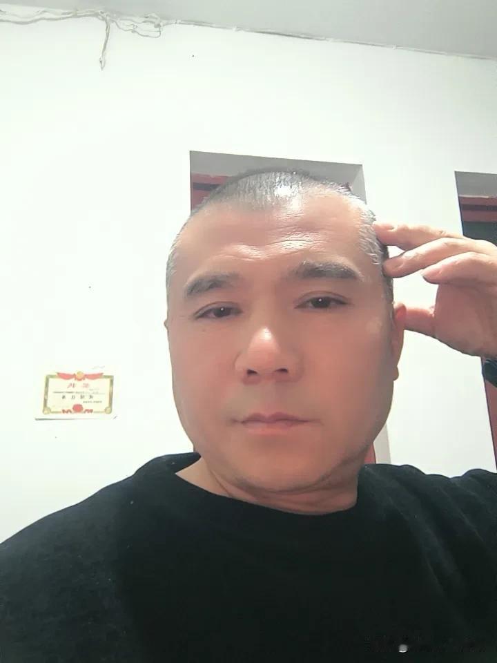 ​​​春风若有怜花意，可否许我再少年？