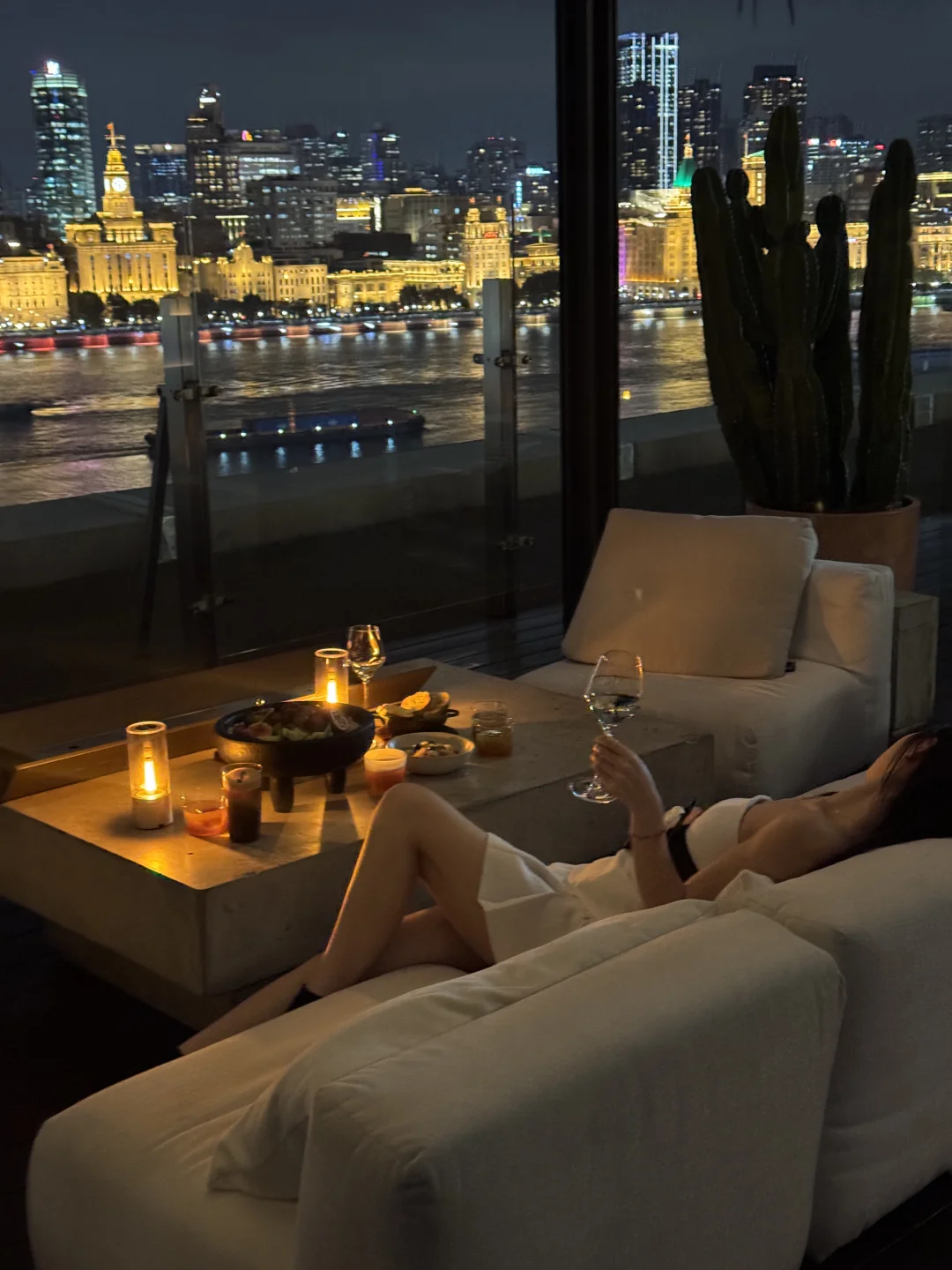 可以看外滩亮灯的绝美露台bar