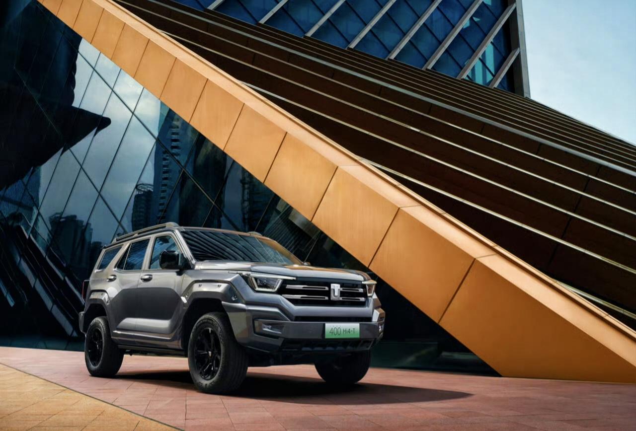 换装全新2.0T发动机，新款坦克400 Hi4-T上市。
越野版：28.58万元