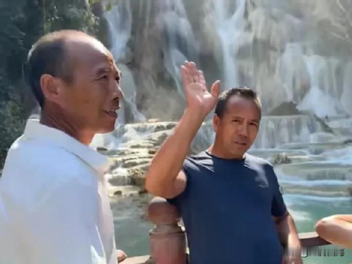 小陈和小梅带中国父亲七伯旅游，在老挝的最后一天！明天要回国了，看老挝旅游值不值？