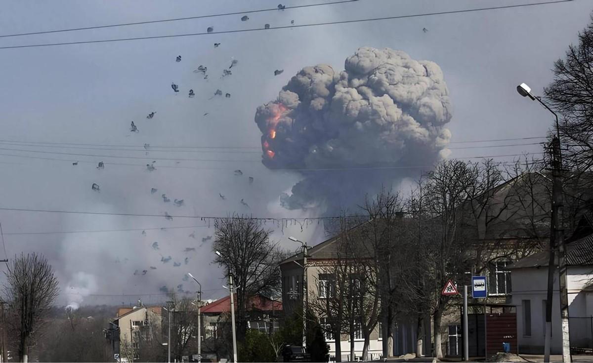 报仇不过夜？美国扣押俄油轮后，俄军团灭北约小组，2名美军官当场毙命
普京的反击说