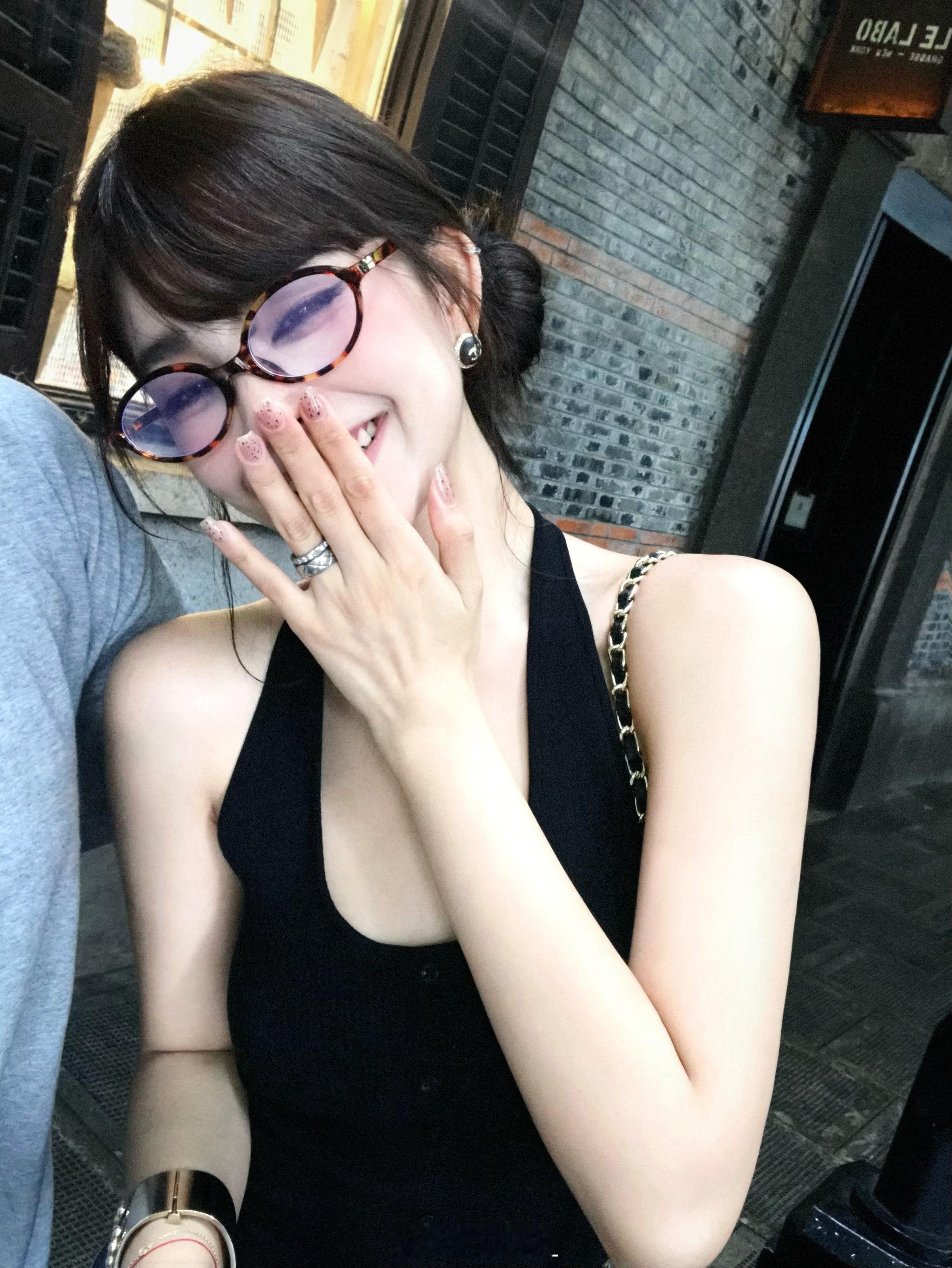 Hi呀 昨天回杭嘟～时间好快呀 又月底咯 最近一直在找房子（还没有看到合适的[a