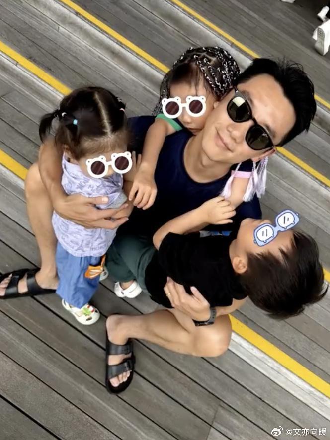 郑恺：从“夜店小王子”到宠妻奶爸的转变别再质疑郑恺摆拍全职奶爸了，事实上，他真真