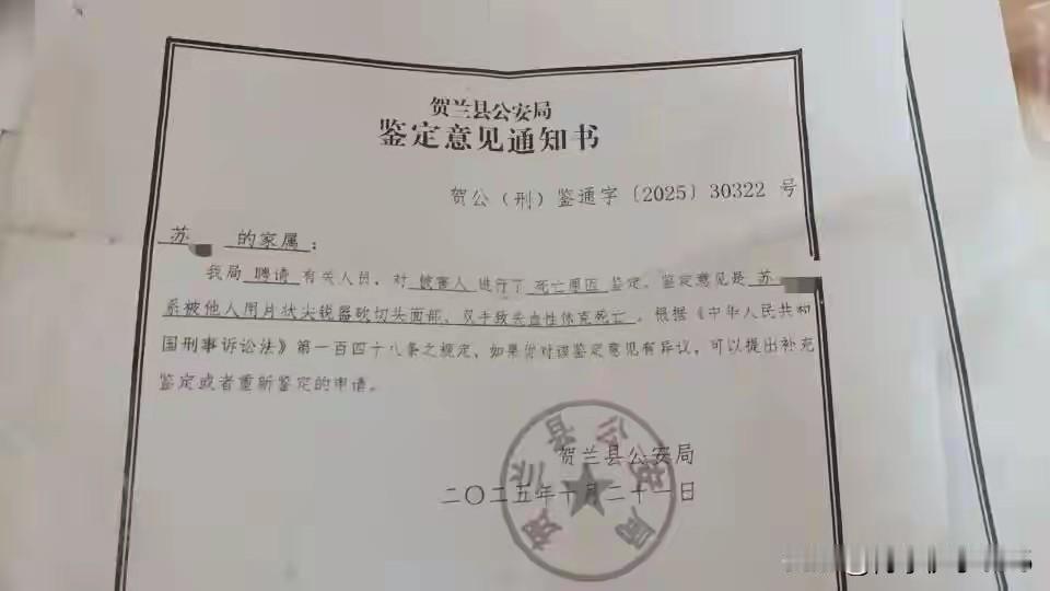 出门倒垃圾出了意外，65岁奶奶被楼上独居邻居砍杀。“我妈刚出门倒垃圾，就被楼上素