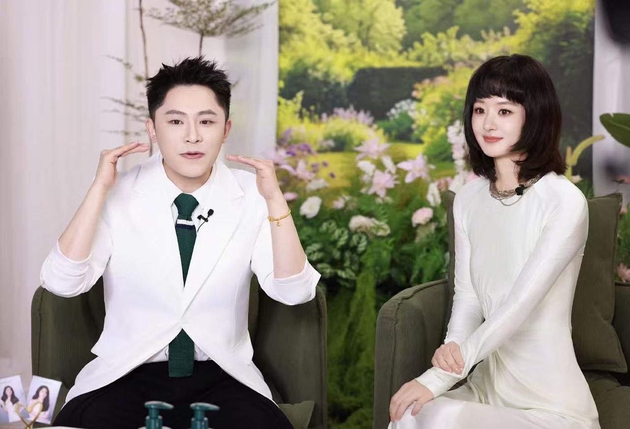 赵丽颖的新发型被吐槽很凶！
很多人第一反应就是这戴的是不是假发
还有人说好土的发