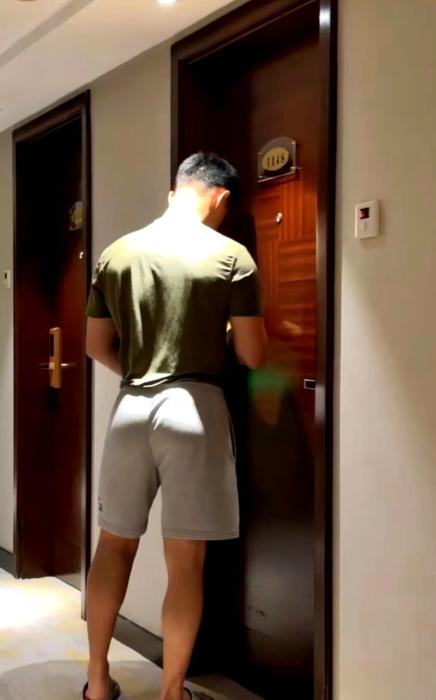 山东青岛，一女子和男友吵架，跑到酒店躲清净。谁知，当天晚上男友就精准的找到了她。