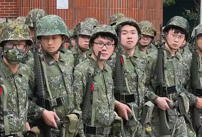 台湾回归在即！问题来了，当部队开始登陆，履行接管台湾的责任时，台湾还有30万武装