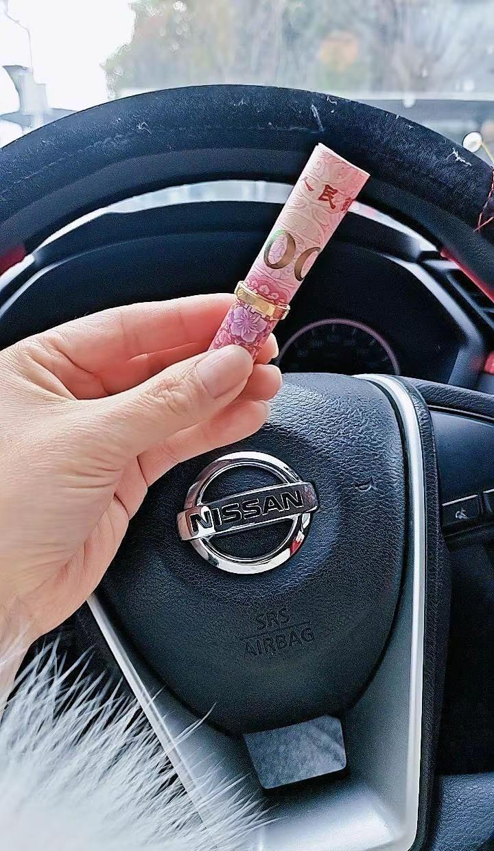 别人用戒指套住了爱情我用戒指套住了财运！