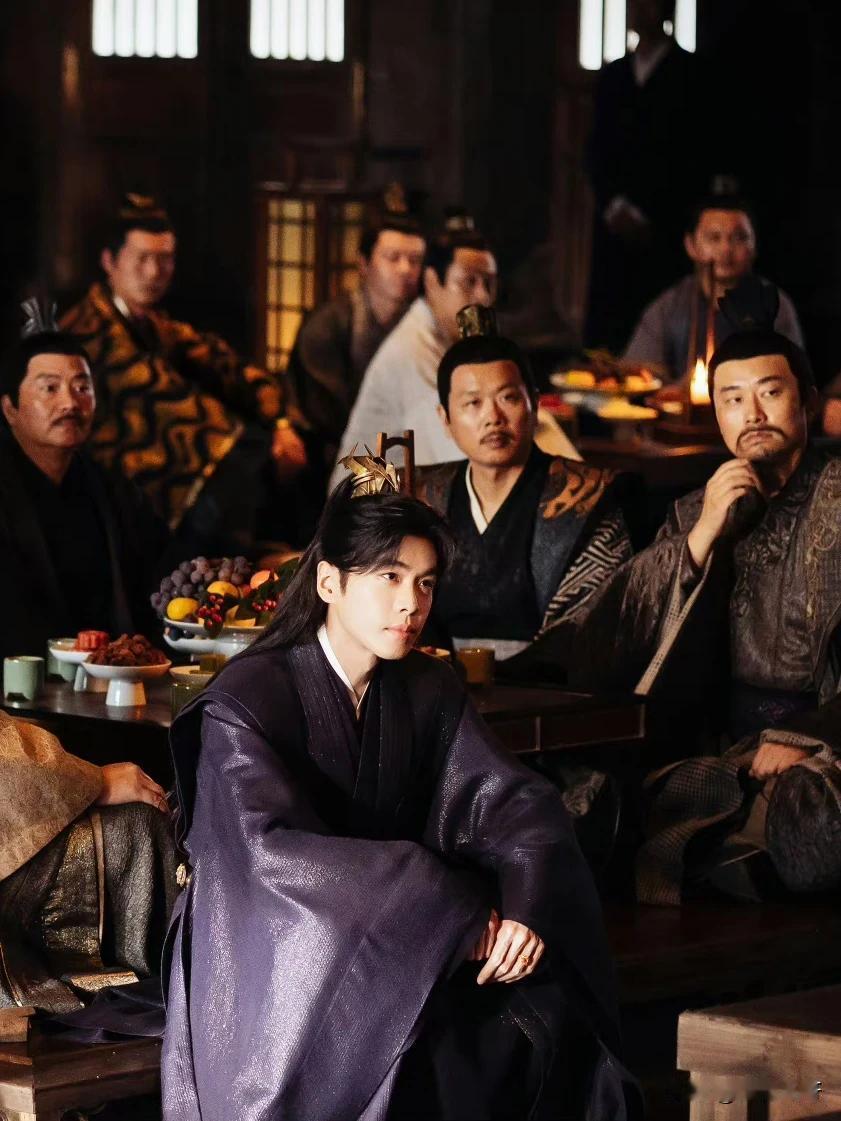 呜呜呜～终于等到了！张若昀《庆余年2》过审下证，播出之时指日可待。
多少年了，要