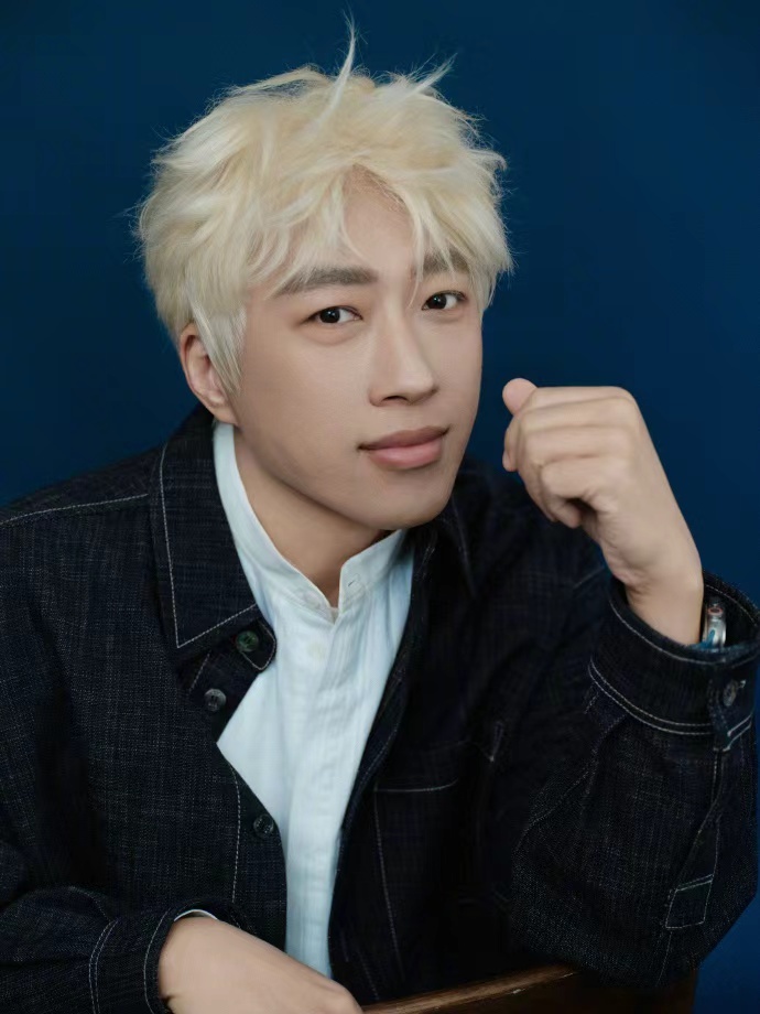 于正嫩回18岁于正48岁状态 于正48岁状态，于正金发牛仔生日照，谁懂我们于正老