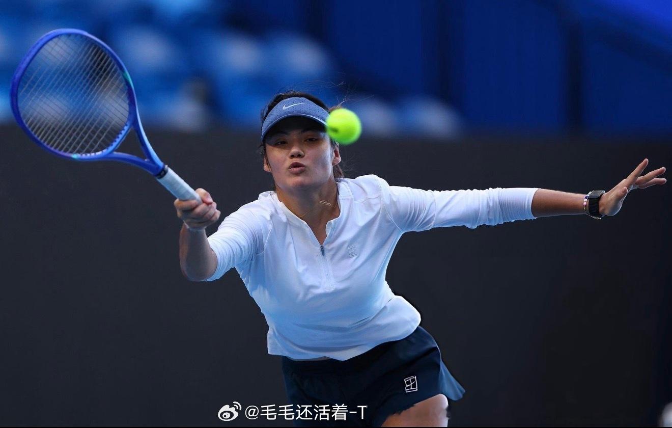 拉杜卡努退出和大坂直美的比赛，斯旺替补。 