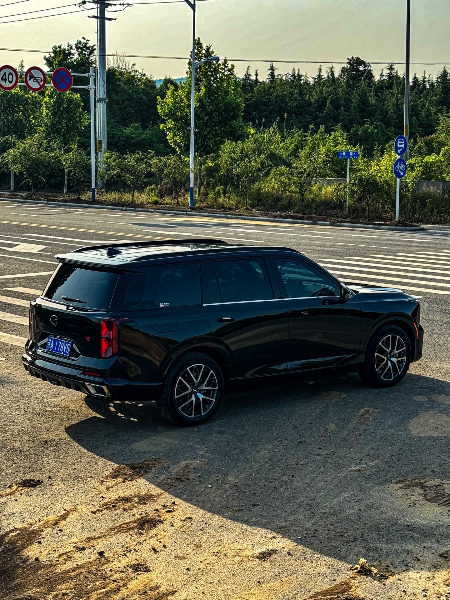 在这个电机横行的年代 还是少不了对内燃机的热爱