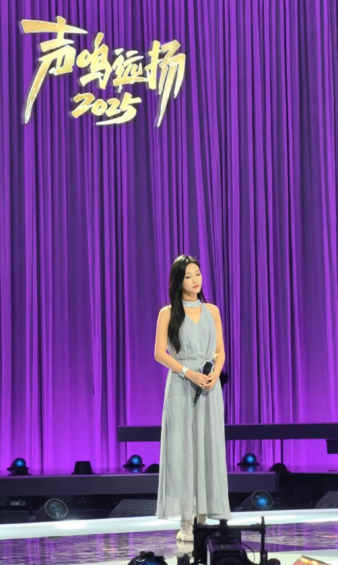 这是吃了几个王若琳 声鸣远扬 被李彤的《秋风》圈粉了！嗓音自带故事感，连尚雯婕都