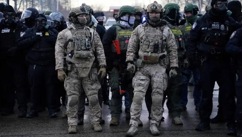 五角大楼下令1500名士兵为可能部署到明尼苏达州做准备。

此前，特朗普曾威胁说