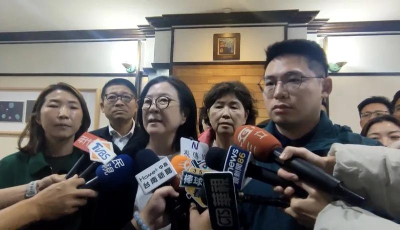 陈亭妃拜会南市议会民进党团盼破冰，党团要求切割郭信良未获承诺
民进党台南市长党内