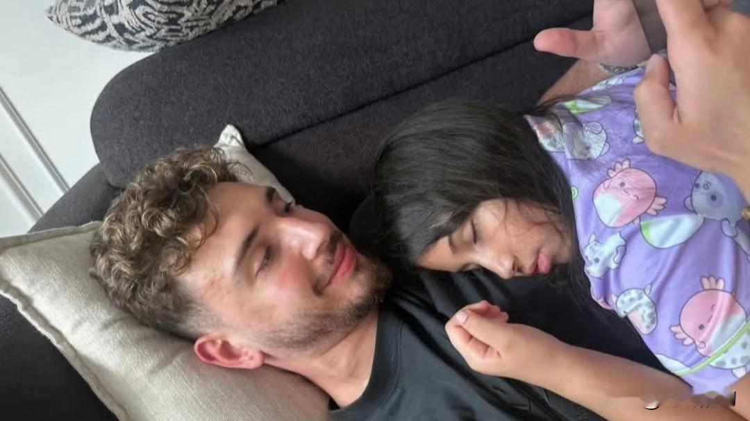 申京把外甥女和小侄女都当成自己孩子，为什么不自己生几个呢？

申京跟家庭成员的关